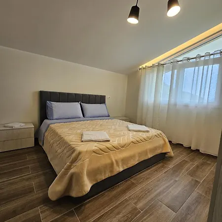 فندق مبيت وإفطار La Casa Di Fatmir شكودر