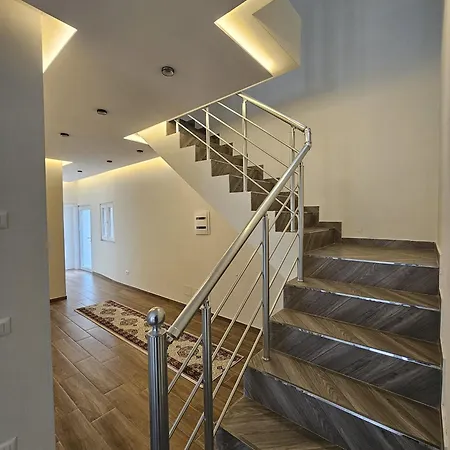 La Casa Di Fatmir Шкодер